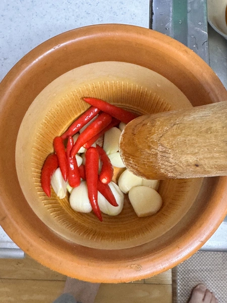 통마늘과 태국고추 다지기